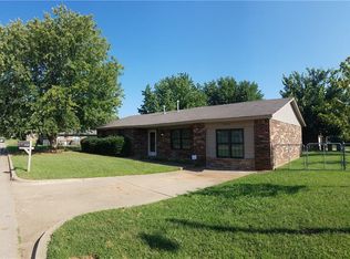 9520 NE 6th St, Midwest City, OK 73130