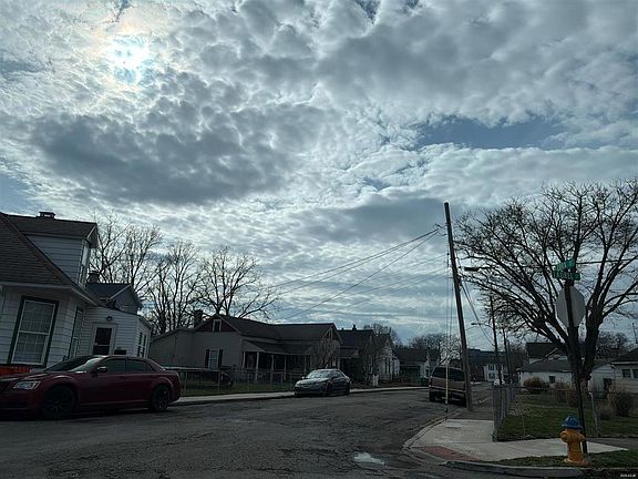 5th image of 1566 Cora St