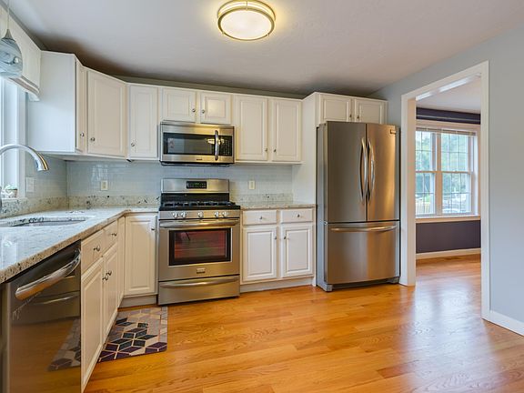 4th image of 572 Willard St #572