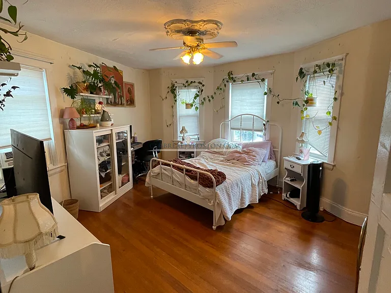 56 Montfern Ave #3 — Photo 8