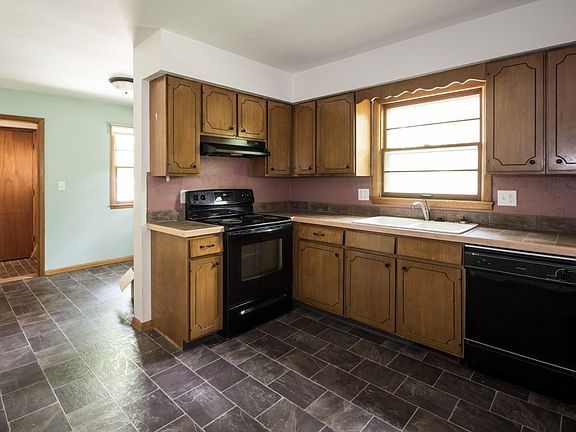 3rd image of 1122 Downey Dr