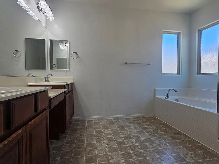 5367 Glenburnie St — Photo 28