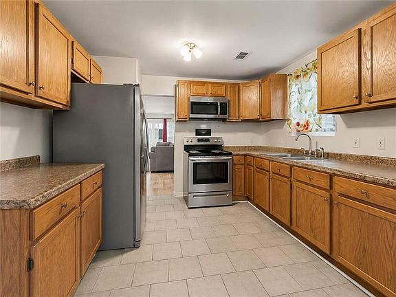 5th image of 507 Warrington Dr