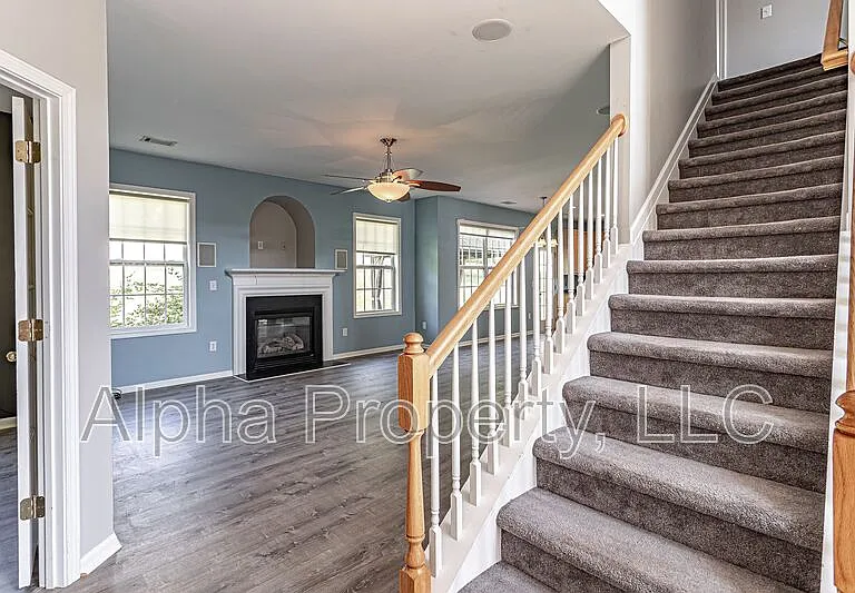 504 Collingsworth Ln — Photo 12