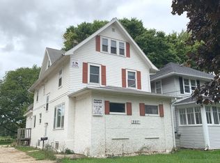 207 John St, Dekalb, IL 60115