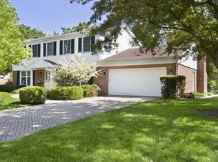 255 S Valley Rd, Barrington, IL 60010