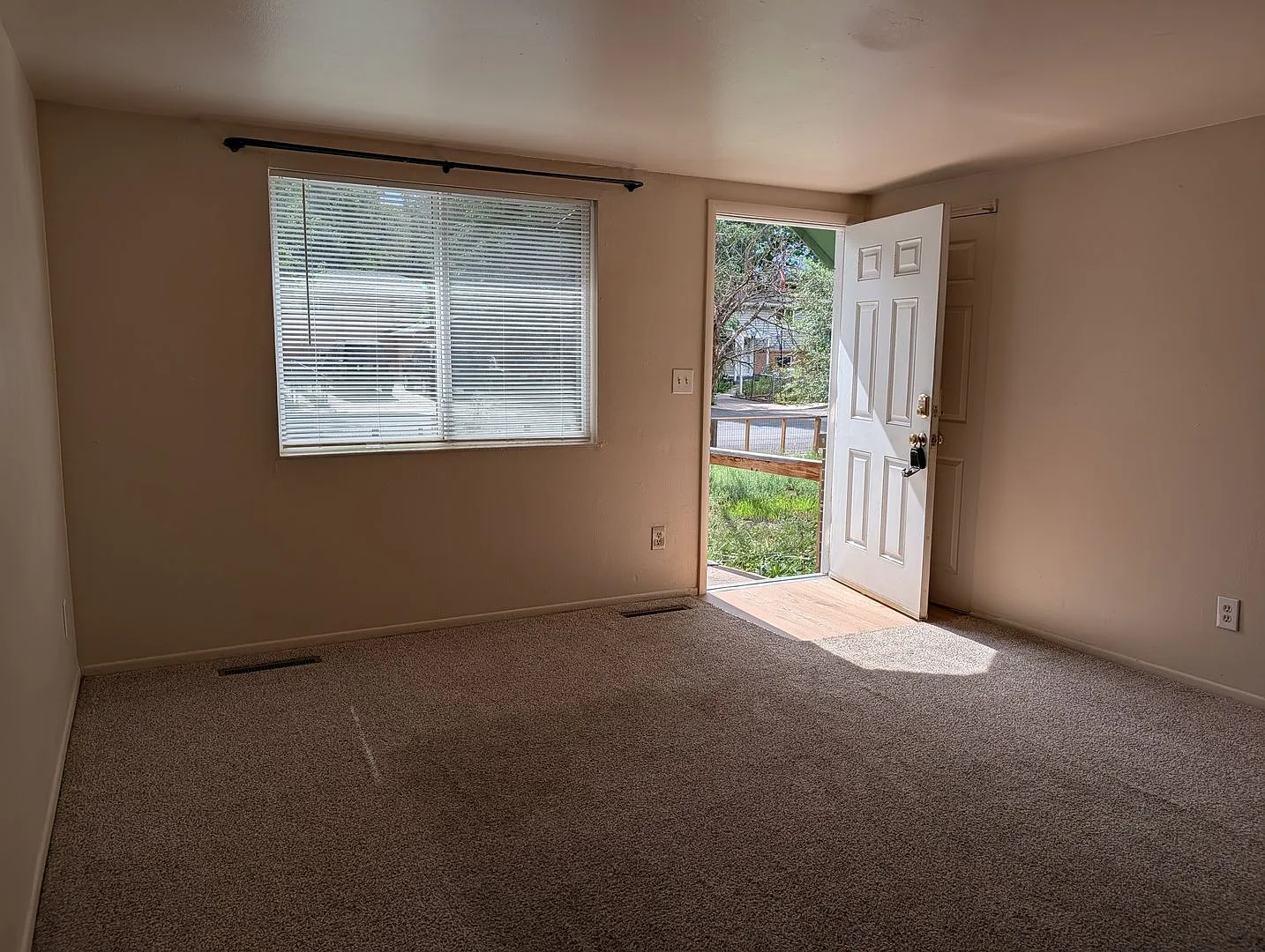 3 Bed / 1 Bath with Big Backyard - Available Now! — Photo 2