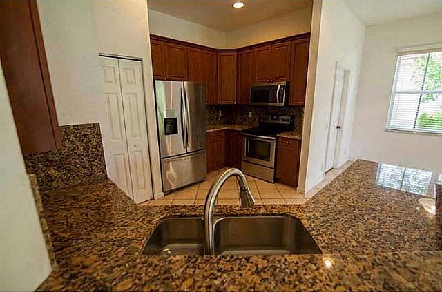 2nd image of 827 Tulip Cir