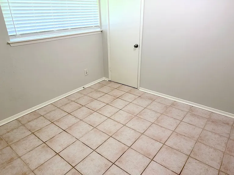 534 Glenvale Dr — Photo 15