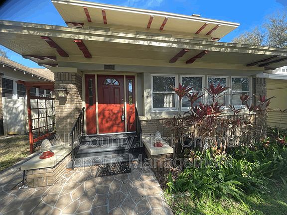 2nd image of 109 13th Ave NE