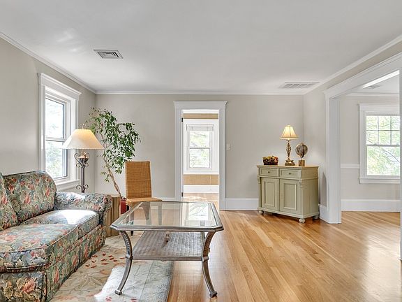 3rd image of 30 Oakley Rd #2