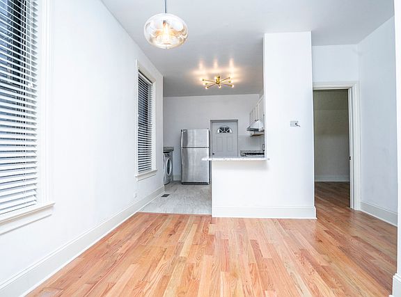5th image of 1134 W Oakdale Ave #1R