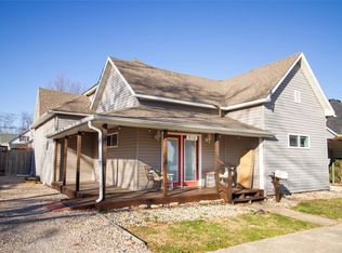 910 Locust St, Marshall, IL 62441