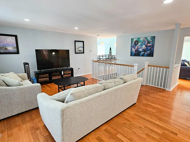 702 Newell Ave — Photo 22