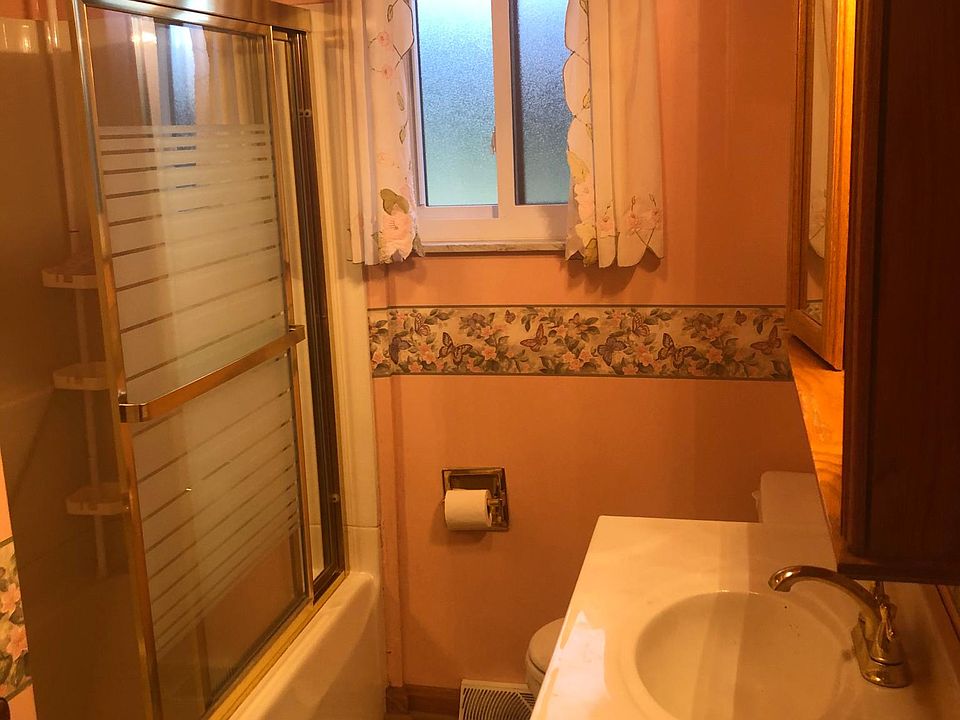 2nd image of 126 Andrews Trce
