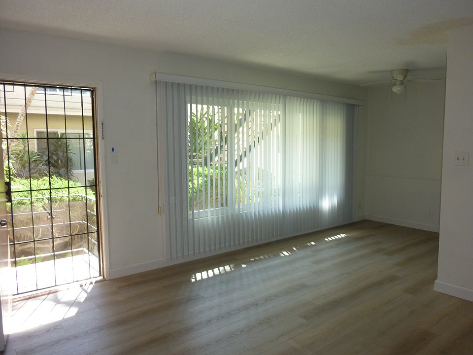LIVING ROOM & DINNING AREA