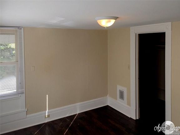 3rd image of 215 N 4th St