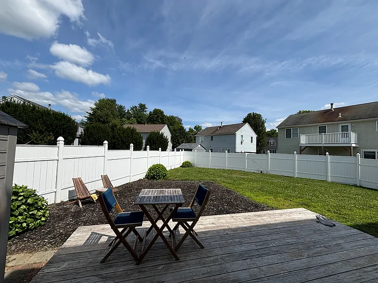 10 Park Mdw — Photo 13