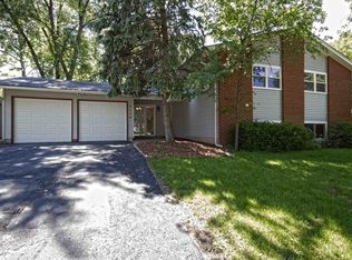 6414 Winston Dr, Woodridge, IL