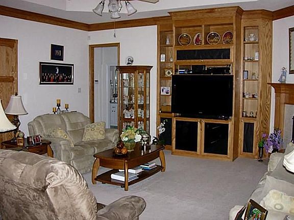 4th image of 2205 Riverwood Dr