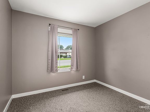5th image of 704 Halstead Ave