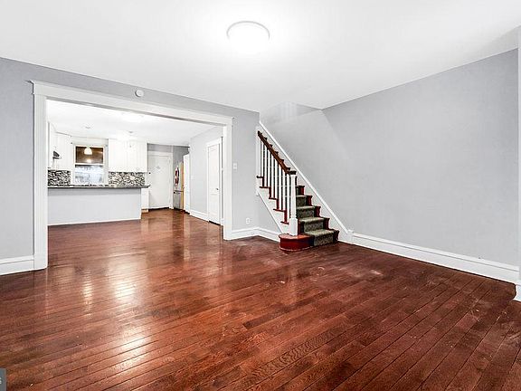 5th image of 213 Heather Rd