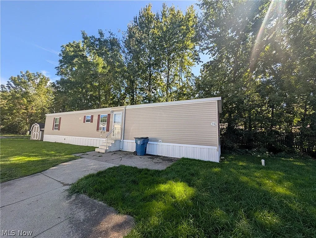 3 bed, 924 sqft, $1,100 — Photo 1