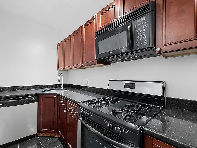 118 Ridge St #5A — Photo 5