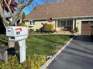 98 Forrest Ave, Shirley, NY 11967