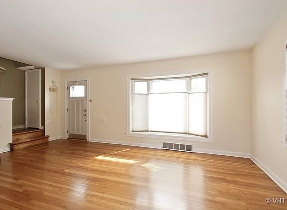 2nd image of 5654 S Oak Park Ave