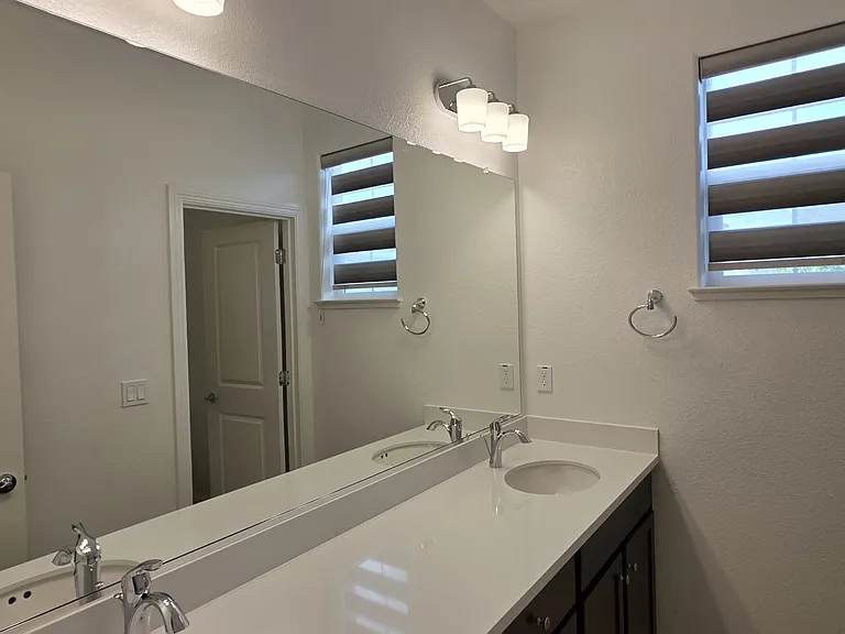 1505 Harvard Way — Photo 7
