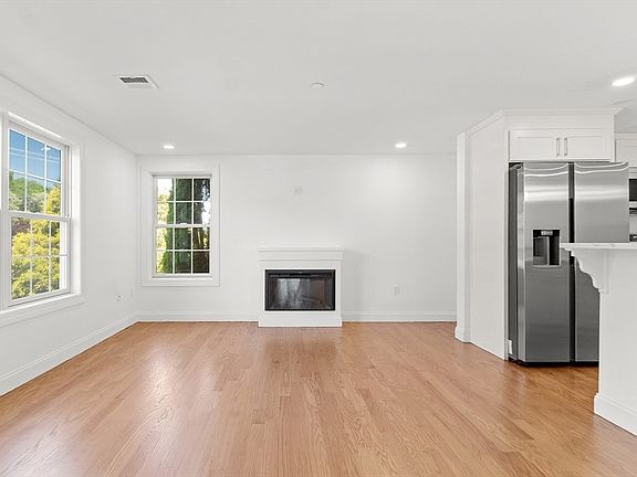 4th image of 3 Pirmi Ln Unit 1