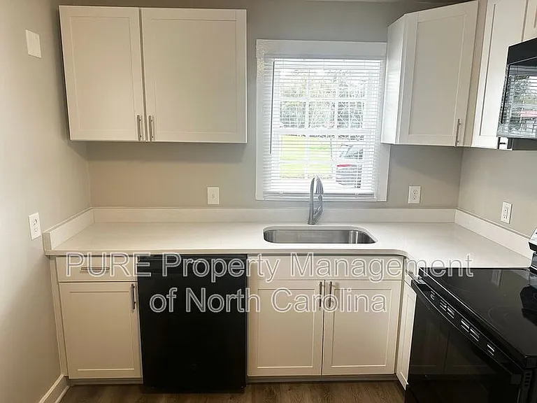 903 Holt St — Photo 5