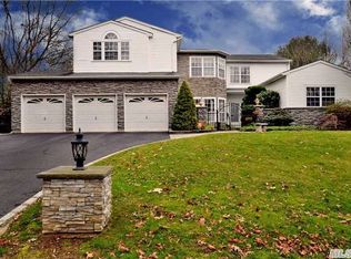 25 Arbor Field Way, Lake Grove, NY 11755