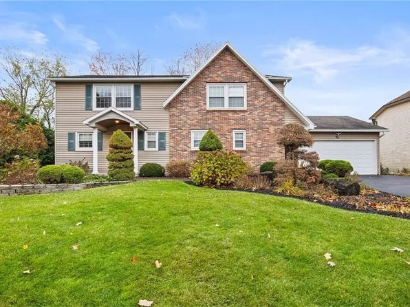20 Sanders Farm Dr, Penfield, NY 14526