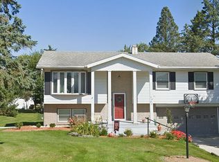 1908 Middlebury Rd, Freeport, IL 61032