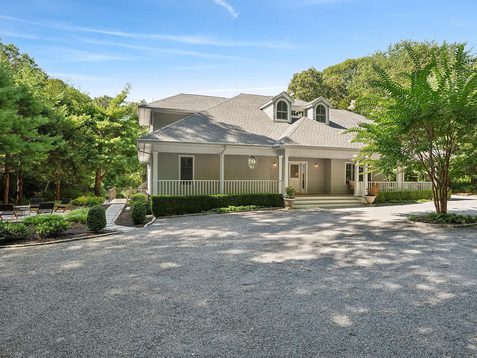 Immaculate Sag Harbor Retreat — Photo 4