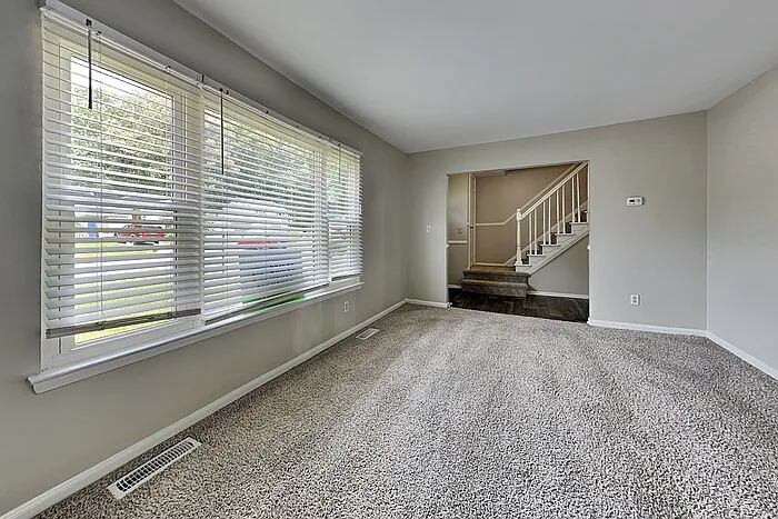 8 Lasonia Way — Photo 3