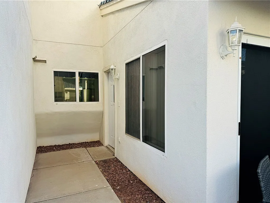 2 bed, 1.5 bath, 1156 sqft, $1,800 — Photo 1
