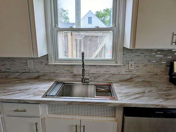 5th image of 4302 Mandalay Ave