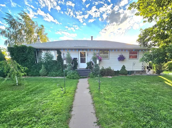 586 S Day St, Powell, WY 82435