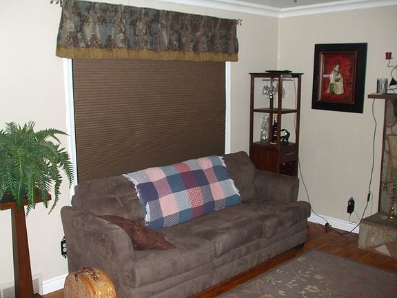 4th image of 222 E 16th St