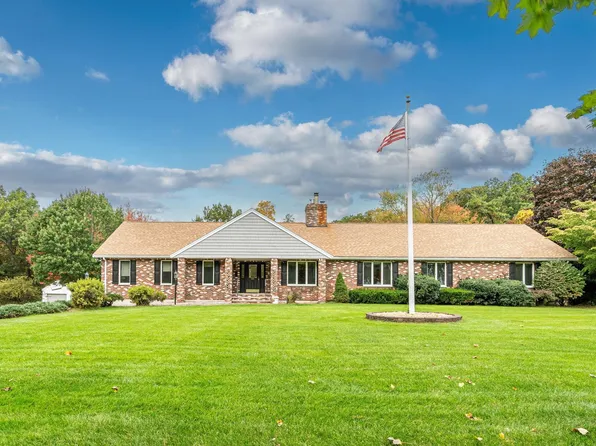 8 Maple Avenue, Plaistow, NH 03865