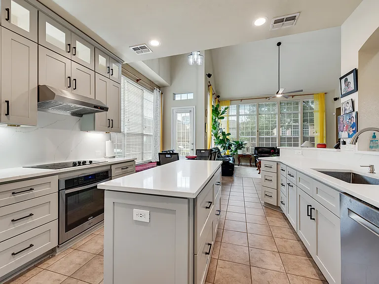 4205 Tiffany Dr — Photo 9