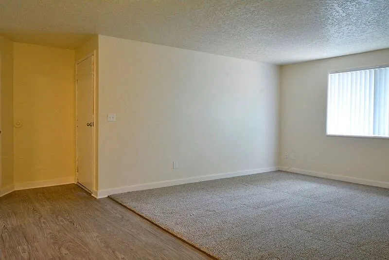 2 bed, 1.0 bath, 876 sqft, $1,495 — Photo 3