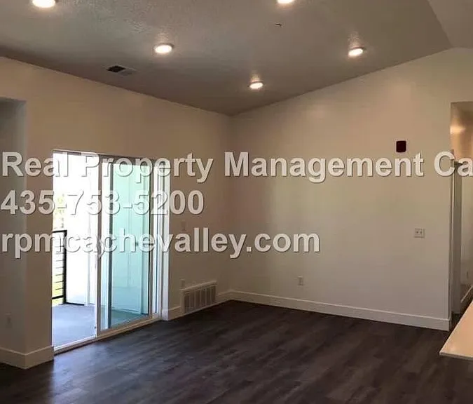 163 E 550 N #301 — Photo 16