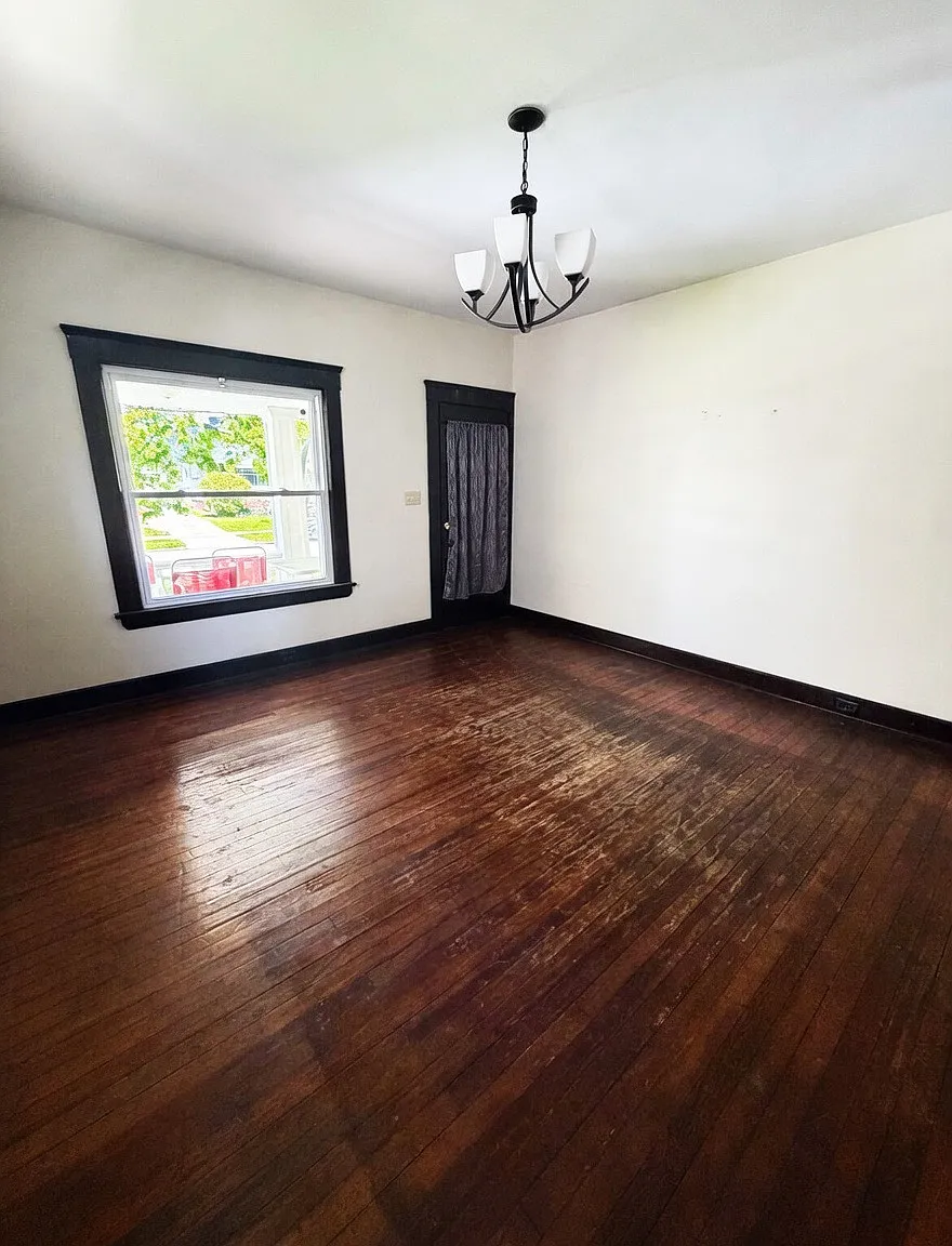 10609 Bernard Avenue — Photo 3