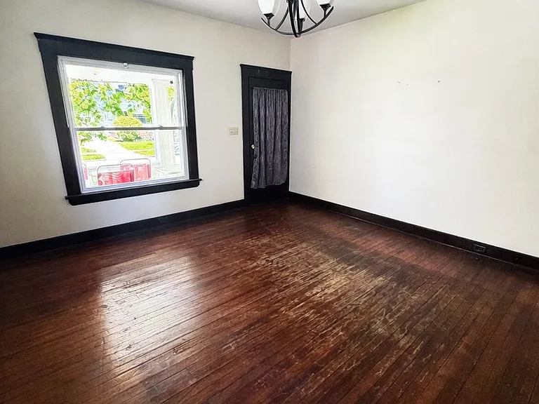 10609 Bernard Ave — Photo 3