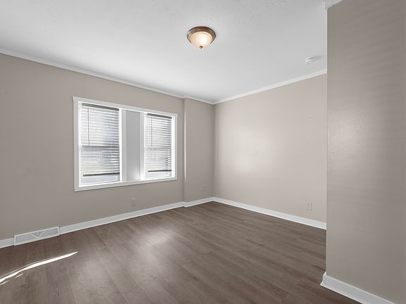 3rd image of 240 Wilson St