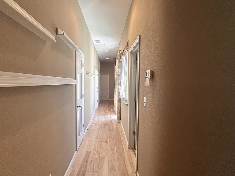 553 Rowland Ct — Photo 8